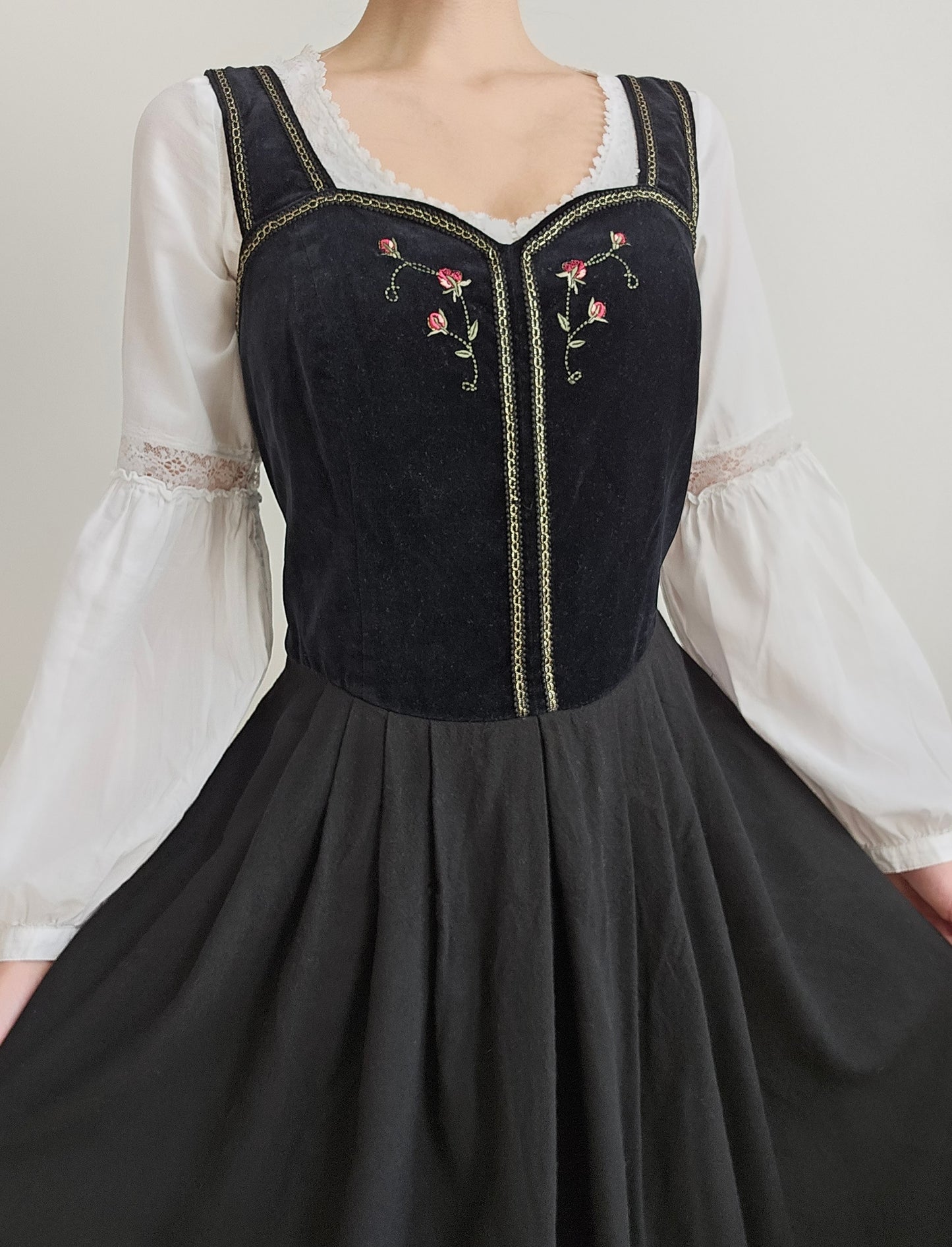 Robe longue noire Anna vintage brodée - M/L
