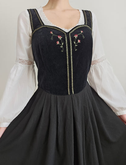 Robe longue noire Anna vintage brodée - M/L