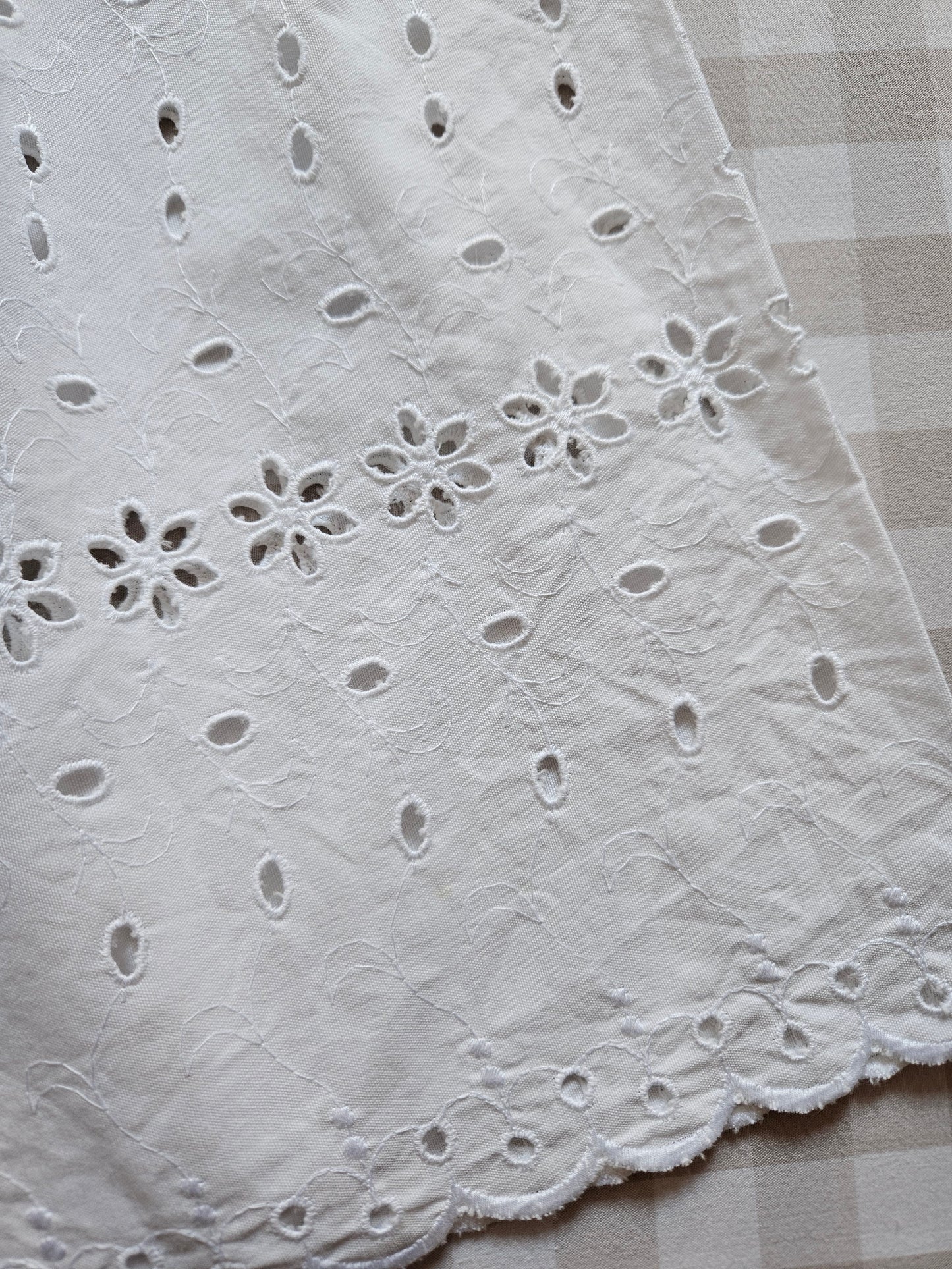 Short cotton petticoat with eyelet embroidery - S